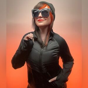 ALL IN MOTION / Black Quilted Zip Up Jogger Jacket / Small